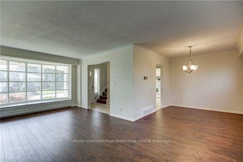 Photo 2 at 6 Greenyards Drive, Newtonbrook East, Toronto
