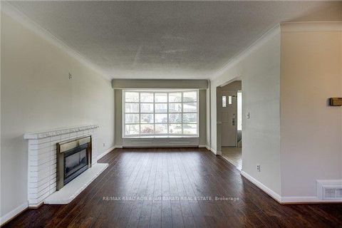 Photo 3 at 6 Greenyards Drive, Newtonbrook East, Toronto