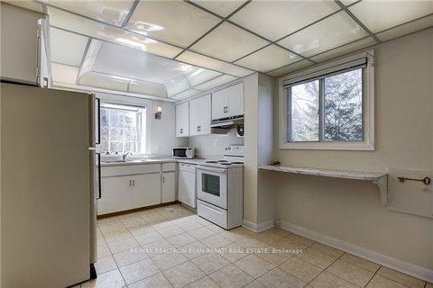 Photo 5 at 6 Greenyards Drive, Newtonbrook East, Toronto