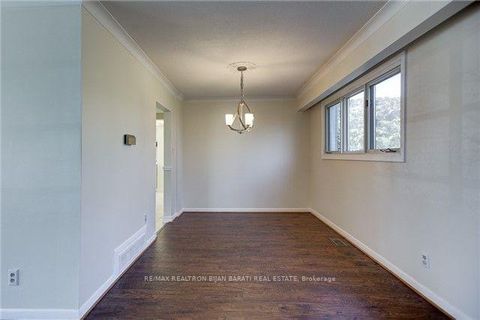 Photo 9 at 6 Greenyards Drive, Newtonbrook East, Toronto