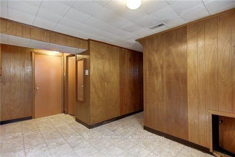 Photo 10 at 6 Greenyards Drive, Newtonbrook East, Toronto