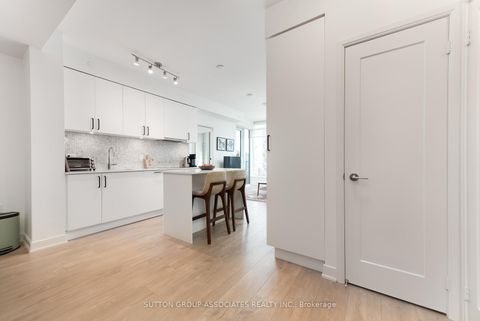 Photo 5 at 1702 - 576 Front Street W, Waterfront Communities C1, Toronto