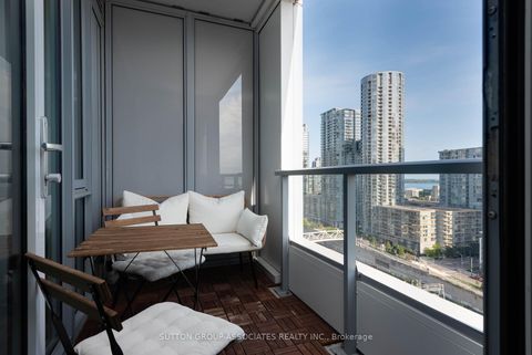 Photo 14 at 1702 - 576 Front Street W, Waterfront Communities C1, Toronto