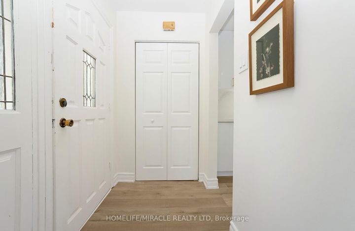 Photo 2 at 66 Avening Drive, Clairville, Toronto