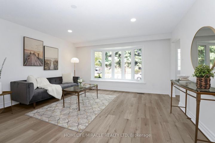 Photo 4 at 66 Avening Drive, Clairville, Toronto