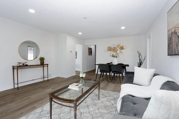 Photo 6 at 66 Avening Drive, Clairville, Toronto