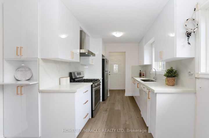 Photo 10 at 66 Avening Drive, Clairville, Toronto