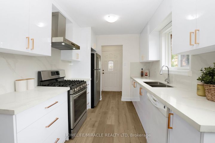 Photo 11 at 66 Avening Drive, Clairville, Toronto