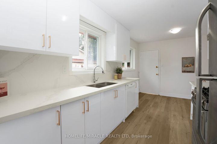 Photo 13 at 66 Avening Drive, Clairville, Toronto