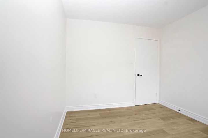 Photo 17 at 66 Avening Drive, Clairville, Toronto