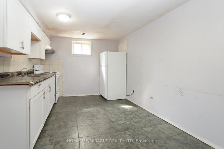 Photo 30 at 66 Avening Drive, Clairville, Toronto