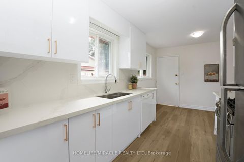 Photo 13 at 66 Avening Drive, Clairville, Toronto