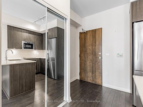Photo 3 at 322 - 99 Eagle Rock Way, Rural Vaughan, Vaughan