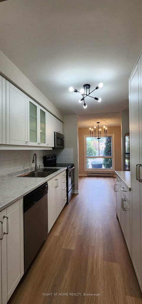 Photo 9 at 132 - 18 Elsa Vine Way, Bayview Village, Toronto