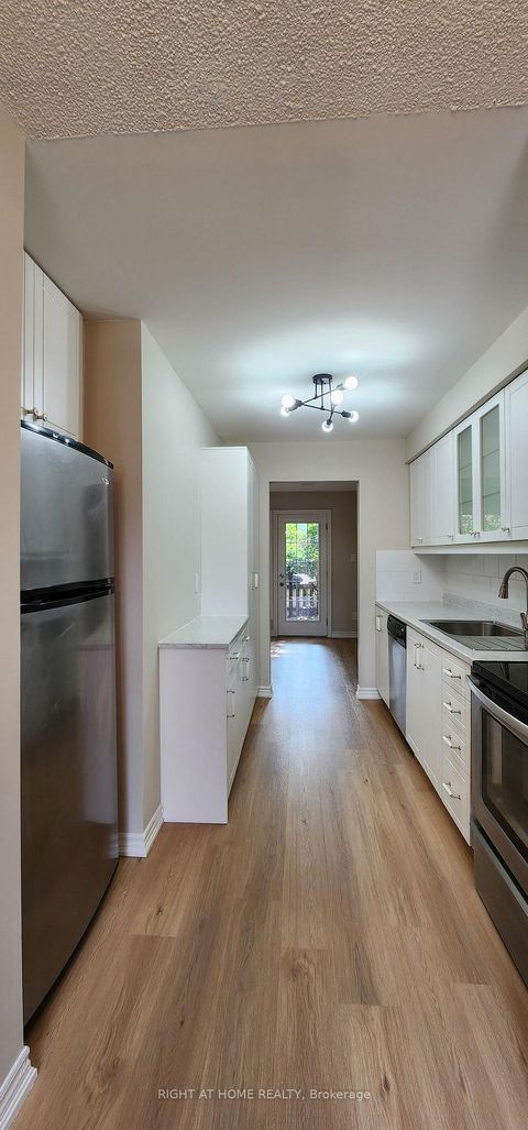 Photo 10 at 132 - 18 Elsa Vine Way, Bayview Village, Toronto