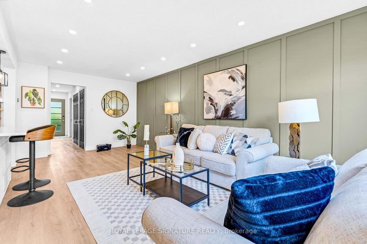 Photo 2 at 5273 Banting Court, Appleby, Burlington