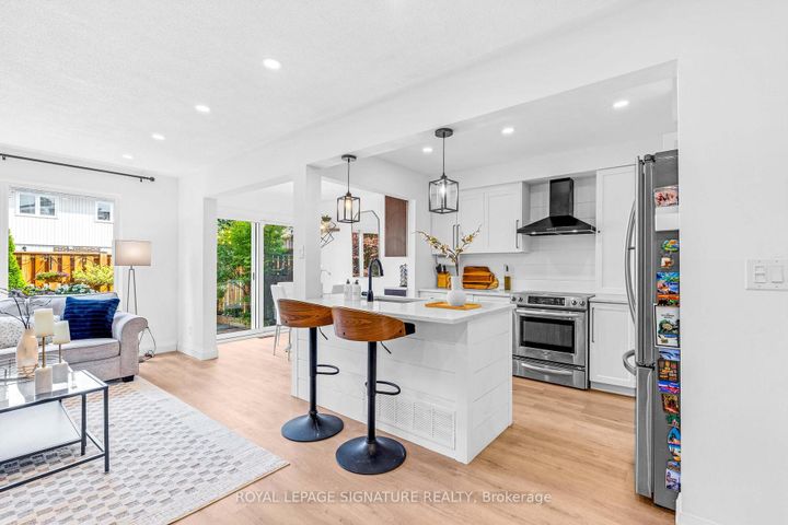 Photo 4 at 5273 Banting Court, Appleby, Burlington