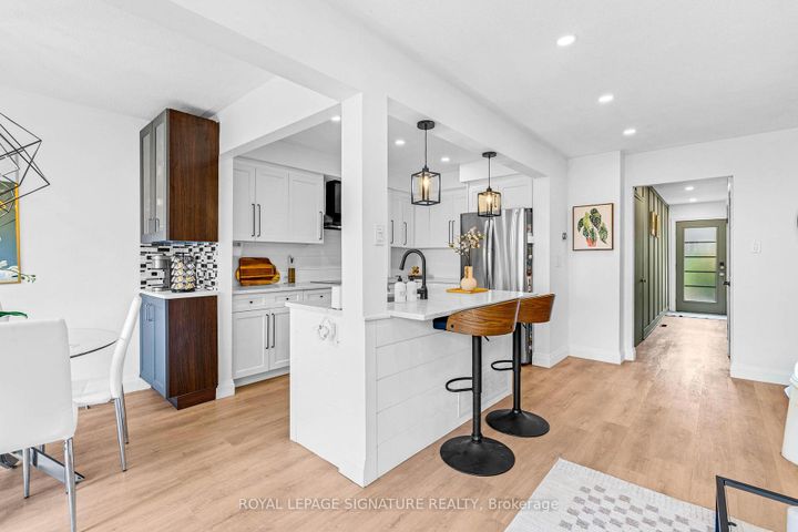 Photo 5 at 5273 Banting Court, Appleby, Burlington