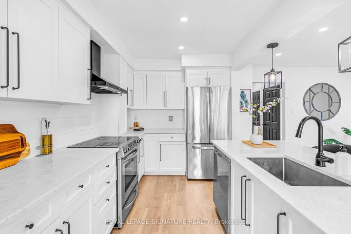 Photo 6 at 5273 Banting Court, Appleby, Burlington