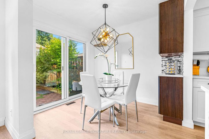 Photo 8 at 5273 Banting Court, Appleby, Burlington