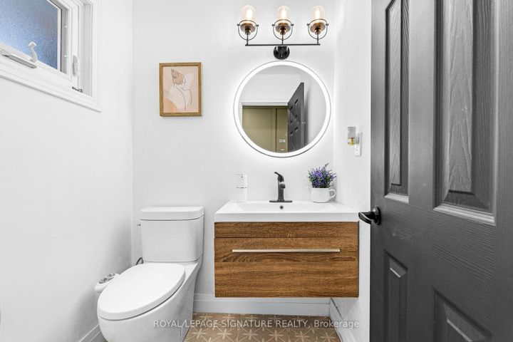 Photo 9 at 5273 Banting Court, Appleby, Burlington