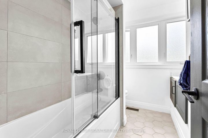 Photo 14 at 5273 Banting Court, Appleby, Burlington