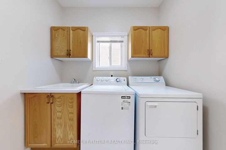 Photo 13 at 1595 Deerhurst Court, Highbush, Pickering