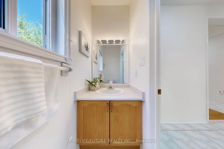 Photo 14 at 1595 Deerhurst Court, Highbush, Pickering