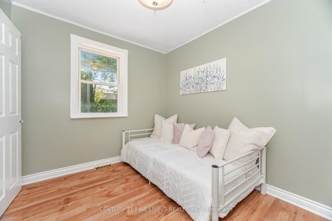 Photo 14 at 151 Brooklawn Avenue, Cliffcrest, Toronto