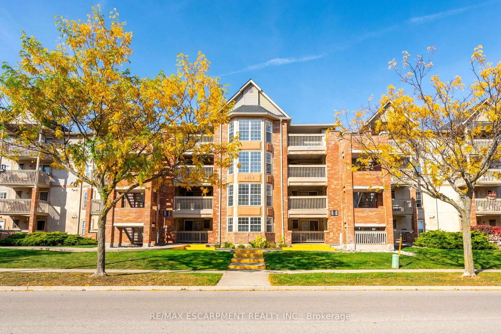 308 - 4015 Kilmer Drive, Tansley, Burlington by Loree Meneguzzi Real Estate 308 - 4015 Kilmer Drive, Tansley, Burlington