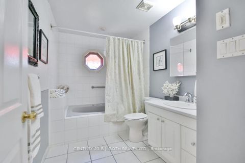 Photo 10 at 924 Vicrol Drive, Alcona, Innisfil