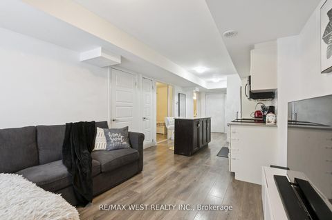Photo 4 at 10 - 187 William Duncan Road, CFB, Toronto