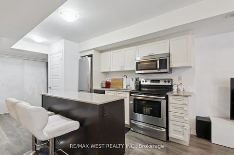 Photo 6 at 10 - 187 William Duncan Road, CFB, Toronto