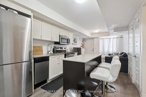 Photo 7 at 10 - 187 William Duncan Road, CFB, Toronto