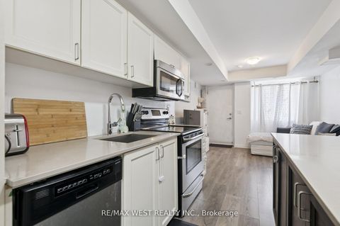 Photo 9 at 10 - 187 William Duncan Road, CFB, Toronto