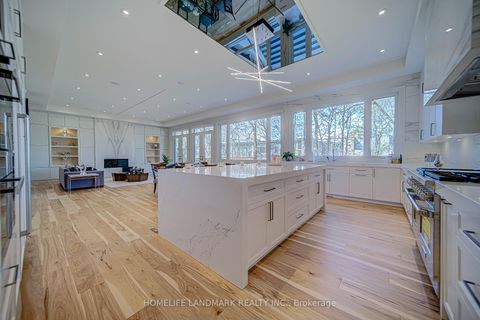 Photo 11 at 154 Glen Cedar Road, Cedarvale, Toronto