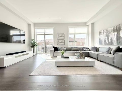 Photo 8 at 18 Pageant Avenue, Vellore Village, Vaughan