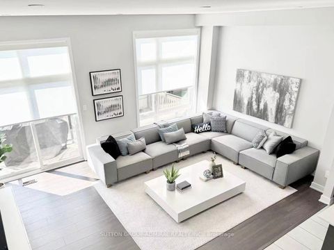 Photo 9 at 18 Pageant Avenue, Vellore Village, Vaughan