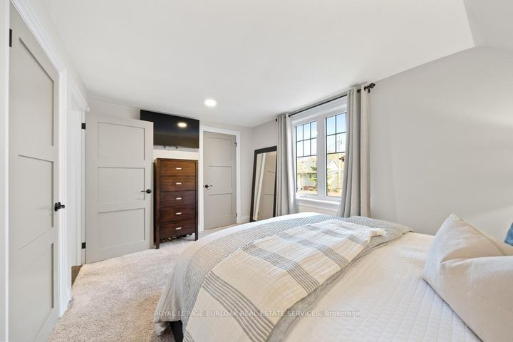 Photo 27 at 321 Guelph Line, Roseland, Burlington