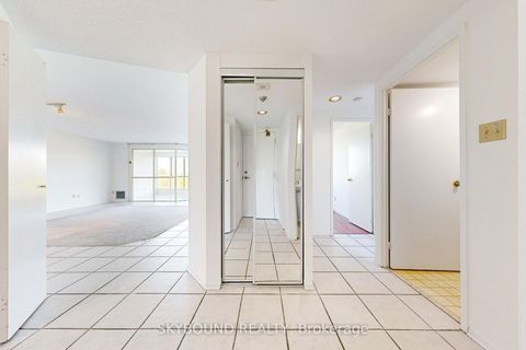 Photo 5 at 611 - 5 Weldrick Road W, North Richvale, Richmond Hill