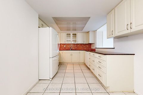 Photo 7 at 611 - 5 Weldrick Road W, North Richvale, Richmond Hill