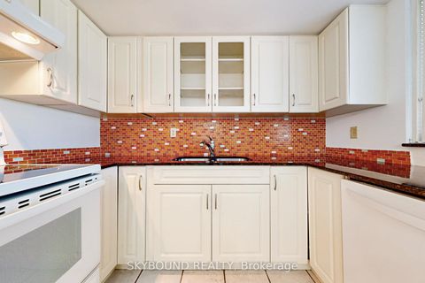 Photo 8 at 611 - 5 Weldrick Road W, North Richvale, Richmond Hill