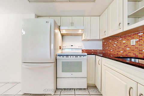 Photo 9 at 611 - 5 Weldrick Road W, North Richvale, Richmond Hill