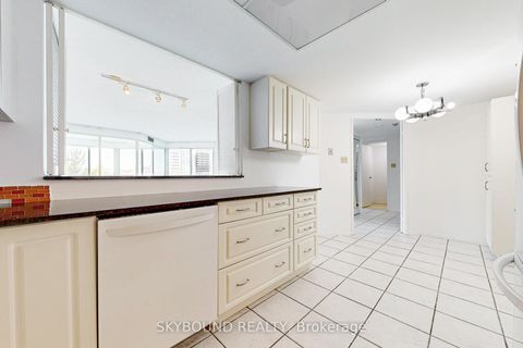 Photo 11 at 611 - 5 Weldrick Road W, North Richvale, Richmond Hill