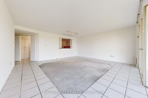 Photo 12 at 611 - 5 Weldrick Road W, North Richvale, Richmond Hill