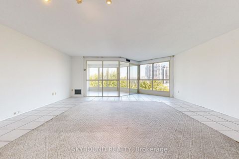 Photo 14 at 611 - 5 Weldrick Road W, North Richvale, Richmond Hill