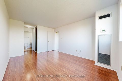 Photo 23 at 611 - 5 Weldrick Road W, North Richvale, Richmond Hill