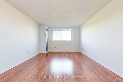 Photo 24 at 611 - 5 Weldrick Road W, North Richvale, Richmond Hill