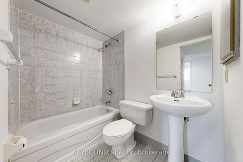 Photo 29 at 611 - 5 Weldrick Road W, North Richvale, Richmond Hill