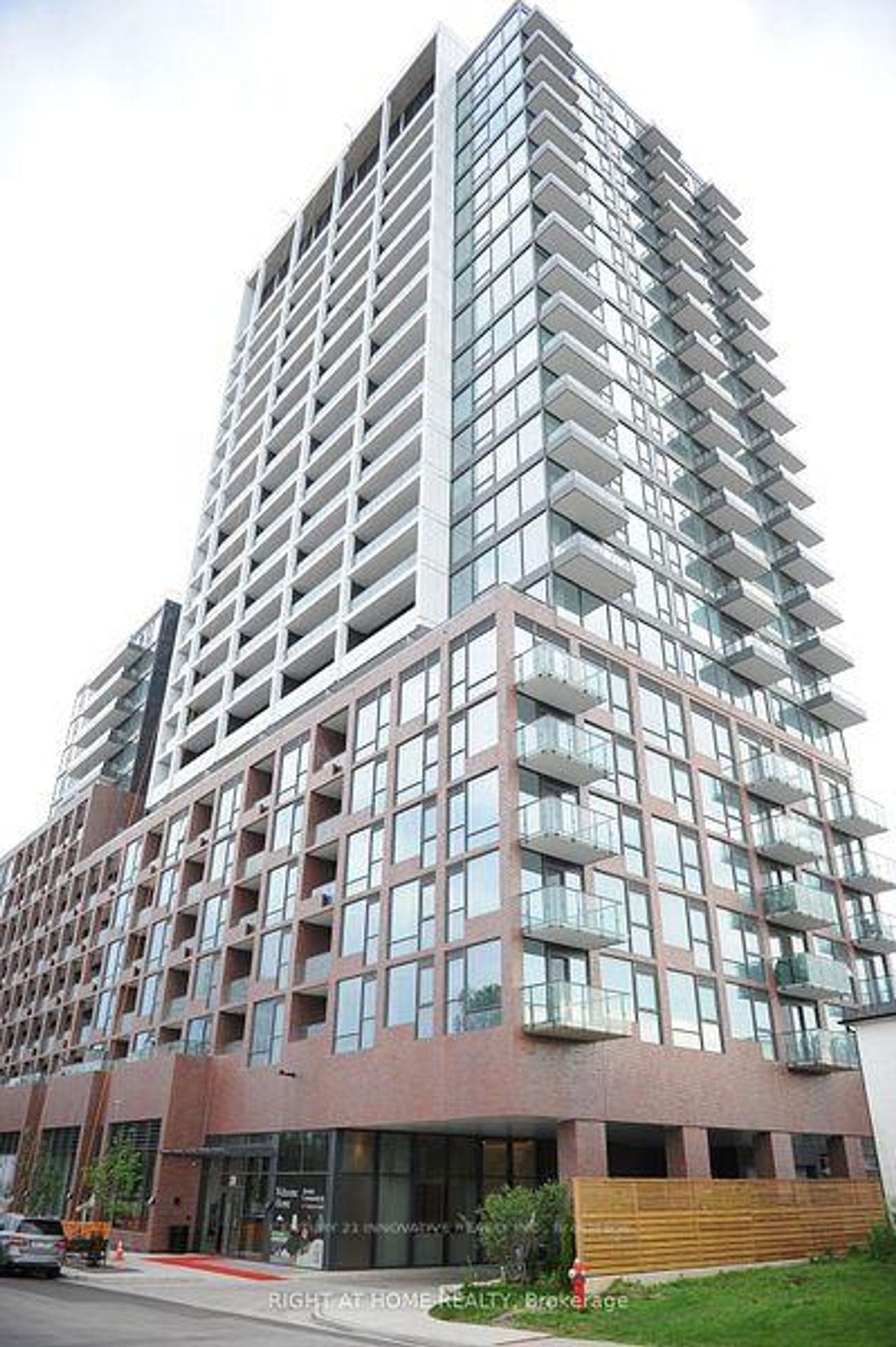 813 - 28 Ann Street, Port Credit, Mississauga 